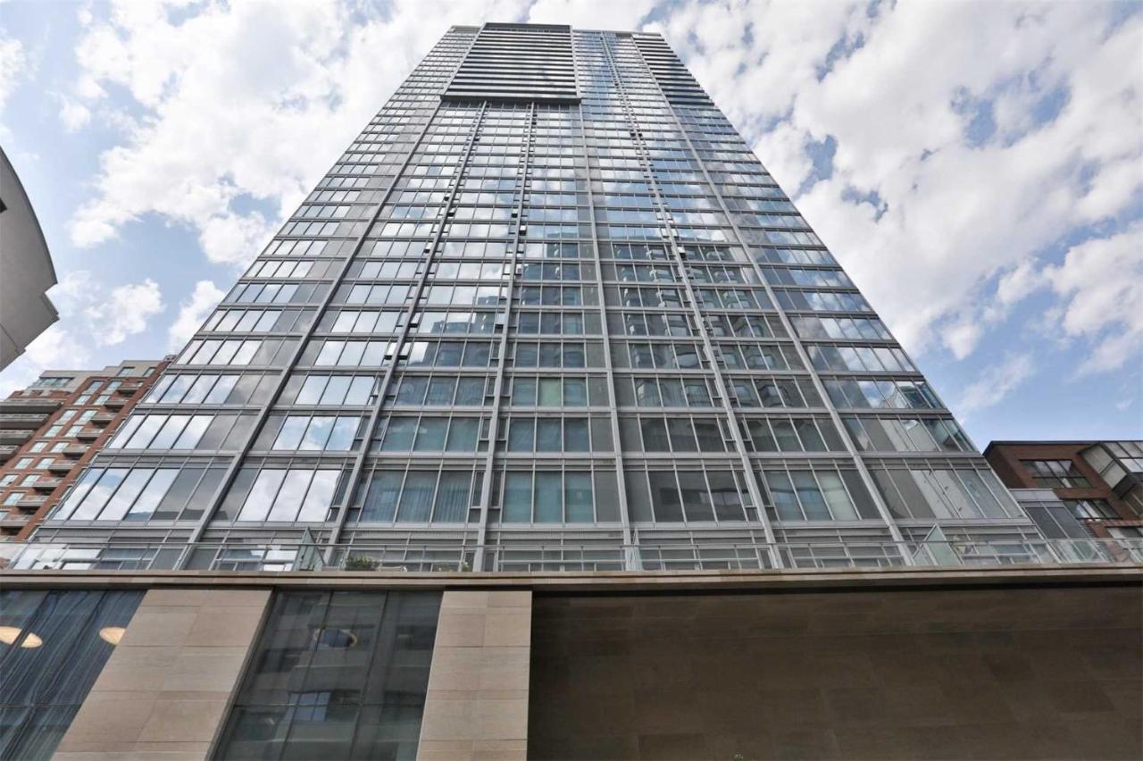 2 Bedroom Plus Den Condo Toronto Exterior photo