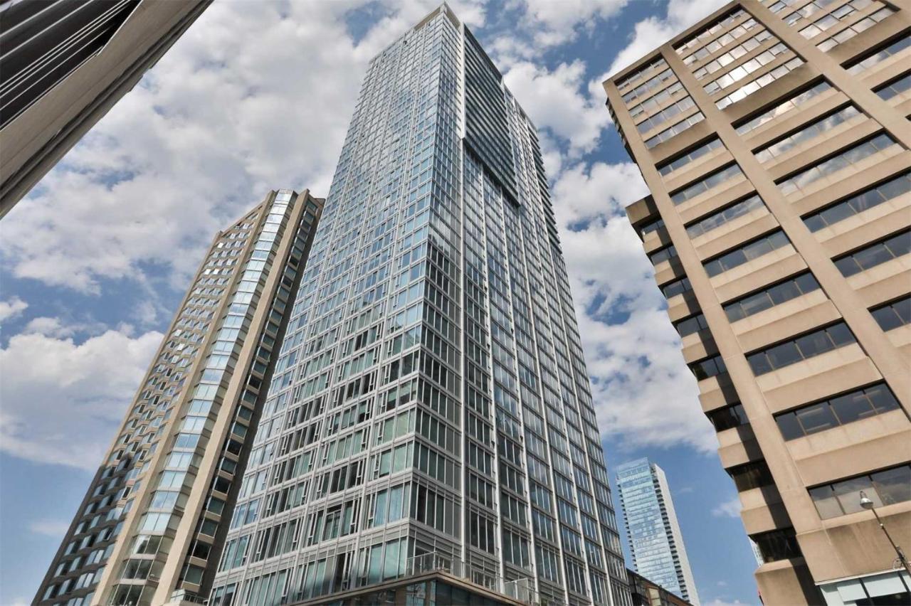 2 Bedroom Plus Den Condo Toronto Exterior photo