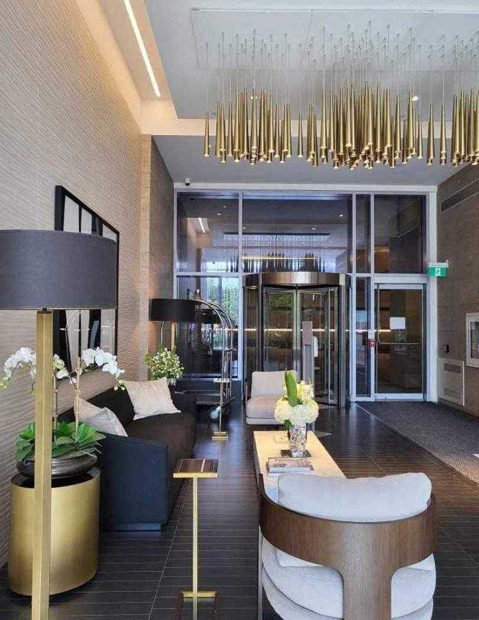 2 Bedroom Plus Den Condo Toronto Exterior photo